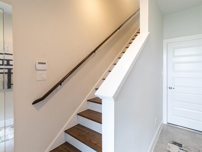 Building Photo - 3036 Charline
