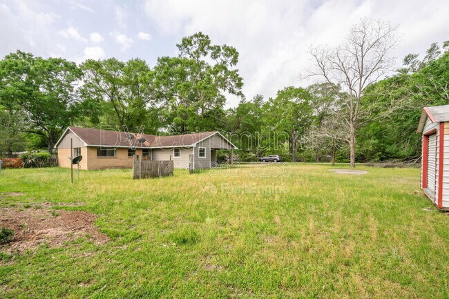 Building Photo - 9196 White Oak Dr