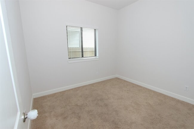 Building Photo - 1443 Park Path Dr