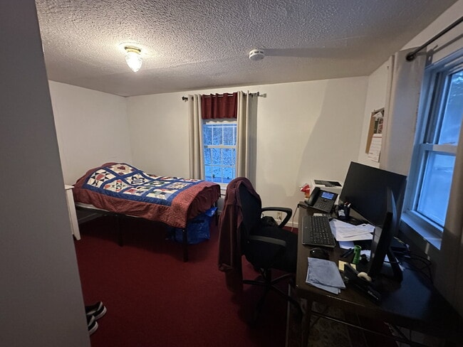 Building Photo - Single Family Home with Large Private Yard