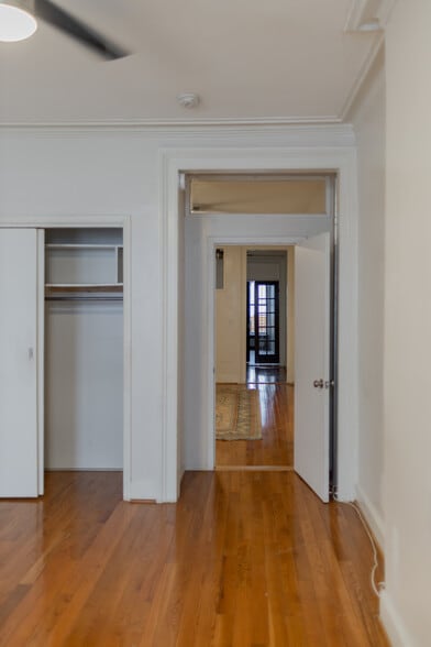 Huge apartment! 10' ceiling, very spacious1 Extra-large closets! - 61 Duffield St