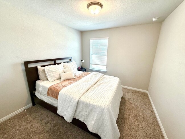 Building Photo - COMING SOON! GORGEOUS Two-Story 4 Bedroom ...