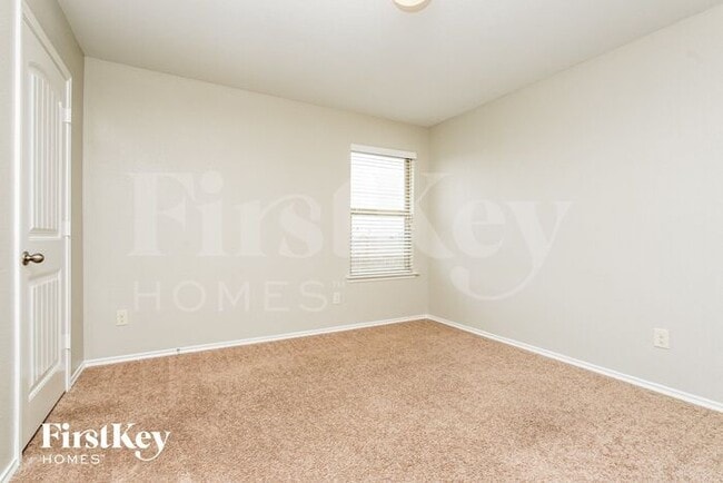 Building Photo - 223 Thoroughbred St