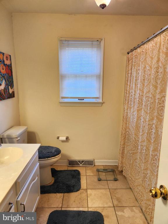 Building Photo - 5 Harlech Dr