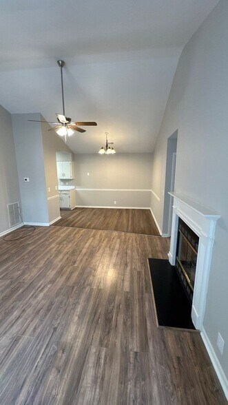 Building Photo - 2910 Sheana Way