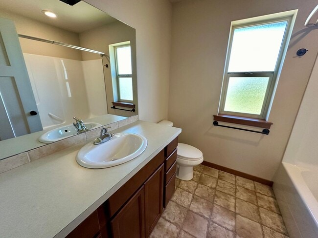 Building Photo - PI5837