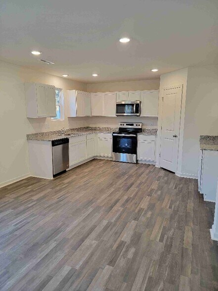 Building Photo - 188 Somerton Ln