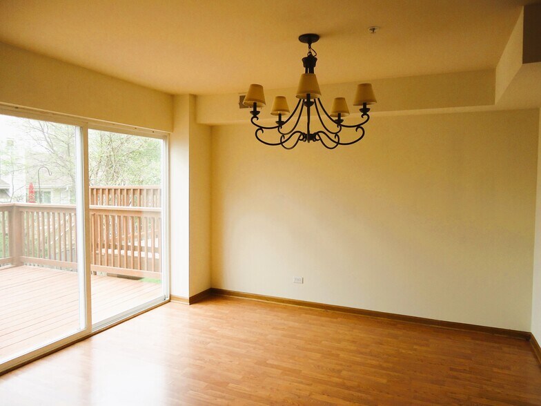 Building Photo - 642 Diamond Pointe Dr