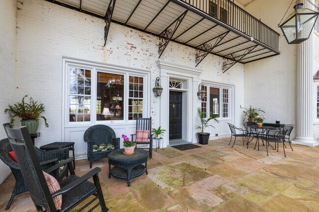 Building Photo - Historic Plantation Property on the Ashley River