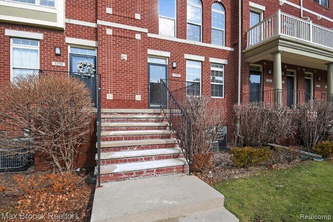 Building Photo - 3255 Camden Dr