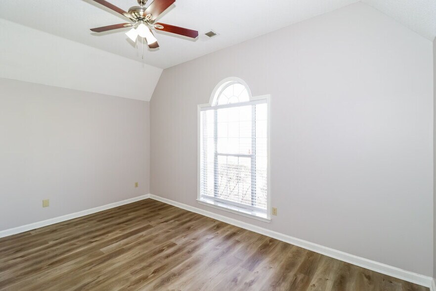 Building Photo - 6943 Parkbrook Ln