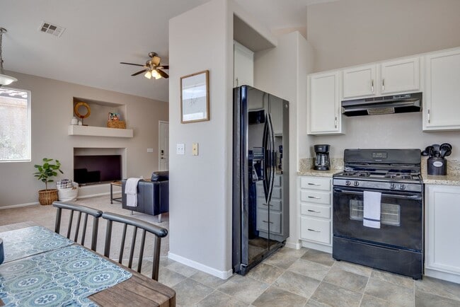 Building Photo - Charming Single-Story Home Near Silverado ...