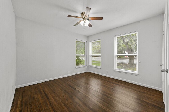 Building Photo - Single Family Home in 76109