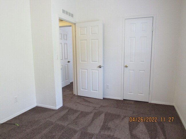 Building Photo - MANUFACTURED SINGLE FAMILY HOME IN NEW CASTLE!!