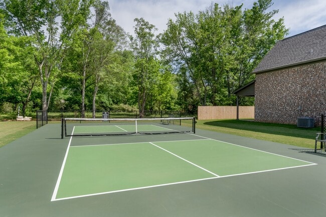 Building Photo - 1009 Stonebrook Ln