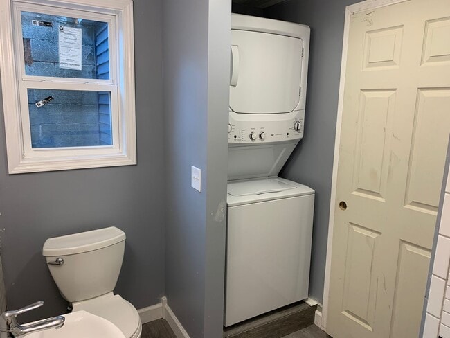 Building Photo - 4 bed/2 bath house in the heart of the Wes...