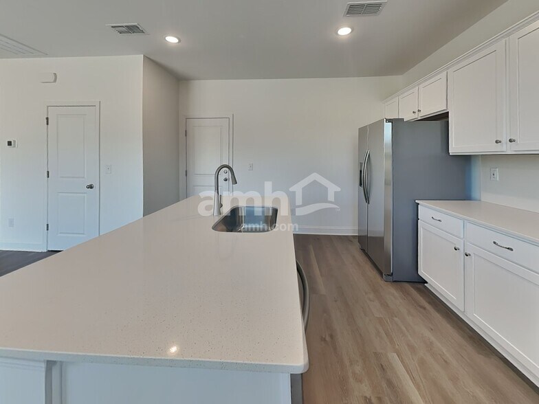 Building Photo - 1140 Livengood Wy