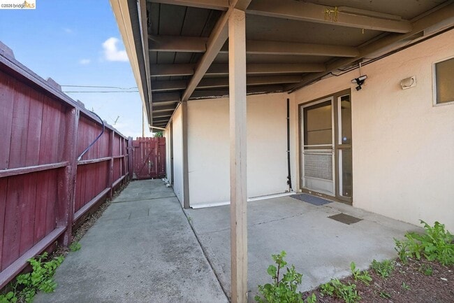 Building Photo - 16 Bryan Ave