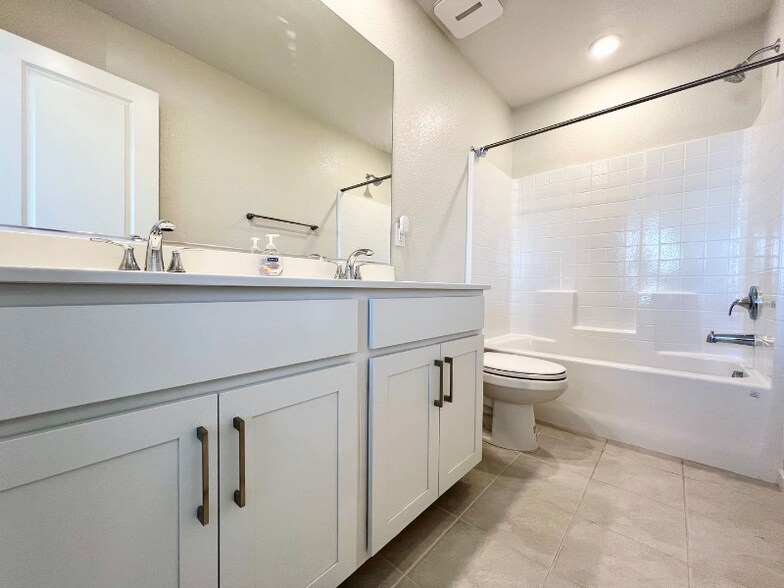 Building Photo - 2878 Sweeping Palm Rd