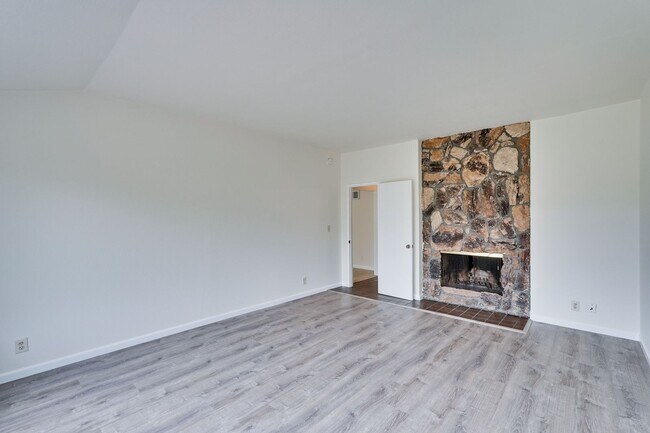 Building Photo - 3 BEDROOM 2 BATH House in Branham-Jarvis Neighborhood