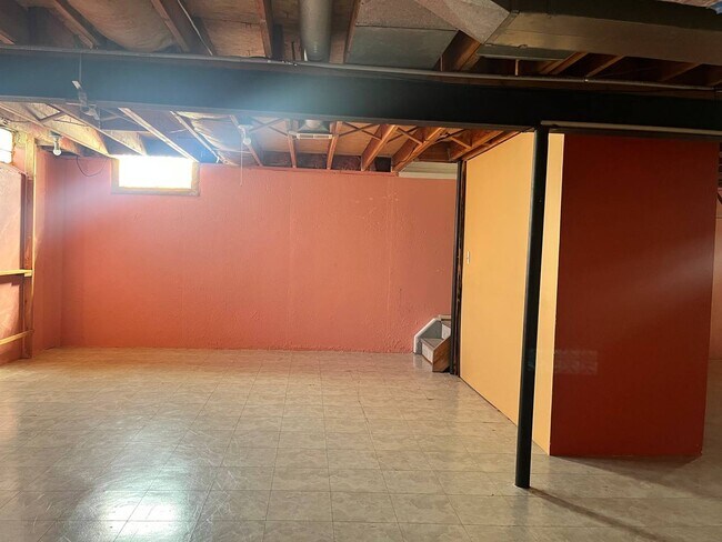 Building Photo - 1891 Vine Way Dr