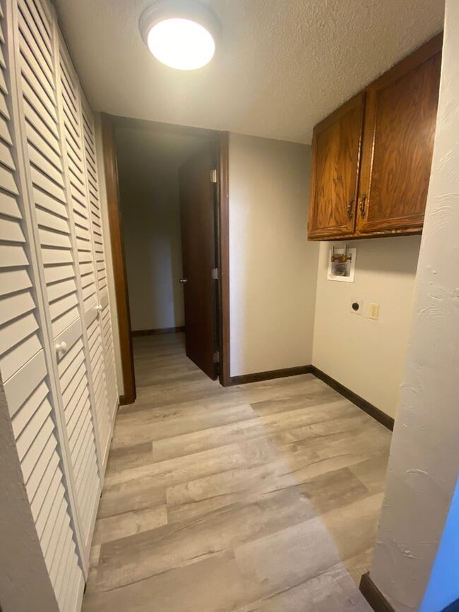 Building Photo - 6515 Flintridge Dr