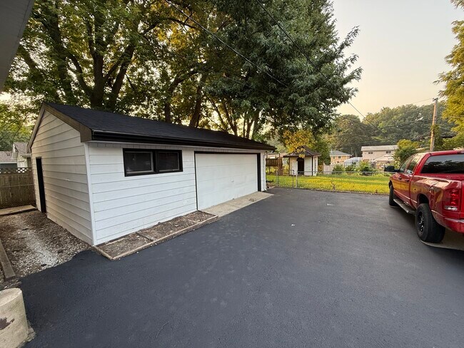 Building Photo - 337 Woodland Dr
