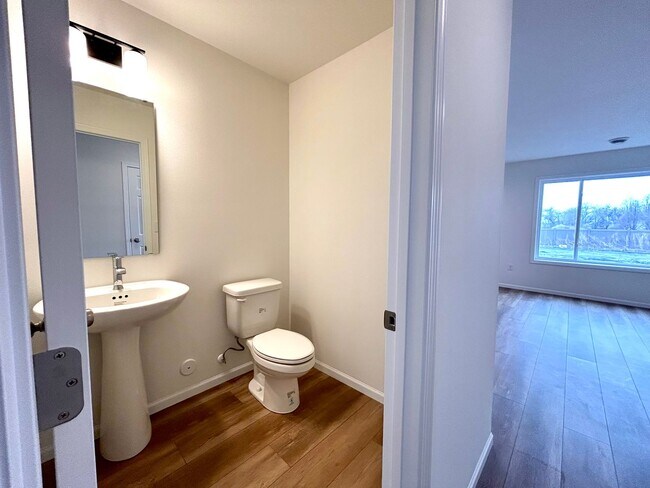 Building Photo - Spacious & Stylish 3-Bed Home with Modern Finishes and Attached 2-Stall Garage