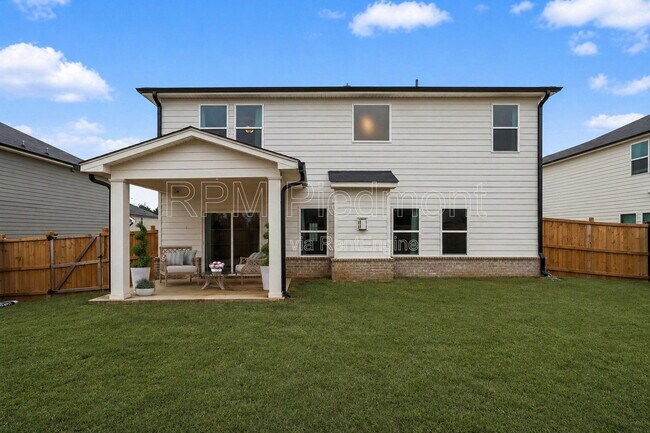 Building Photo - 760 Sara Mdw Rd