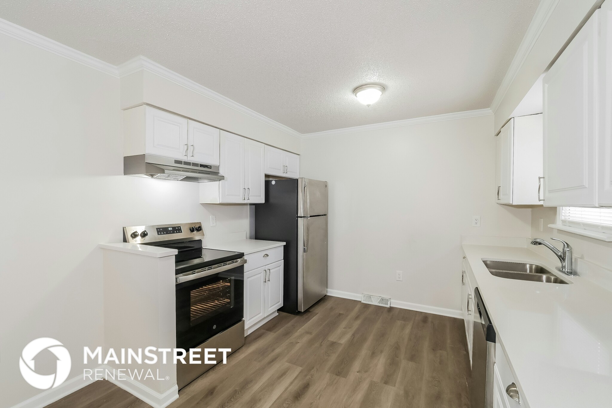 Building Photo - 1702 NE White Dr