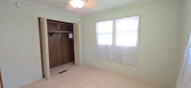 Building Photo - 2 bed 2 baths with carport