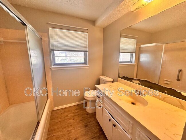 Building Photo - 9313 NE Stardust Ln