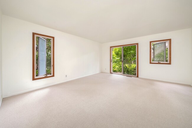 Building Photo - 1539 Miramar Ln