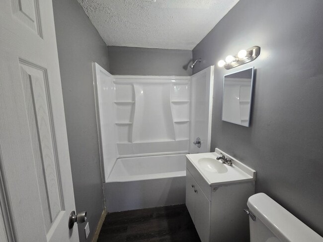 Building Photo - 2 bed 1 bath house