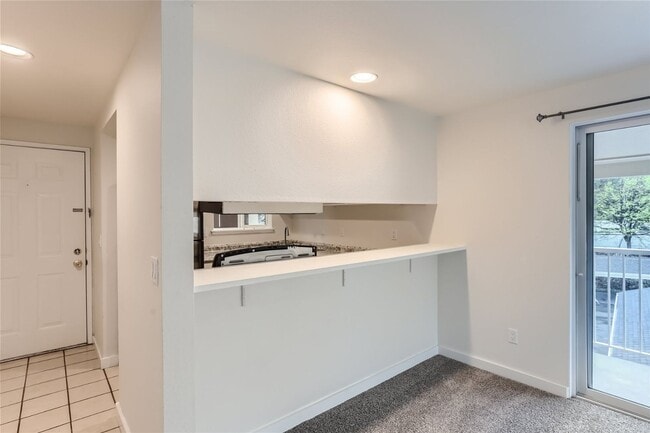 Building Photo - Beautiful 2BR/1BA Condo For Rent!!! Available May 1st - TEXT to TOUR!!!