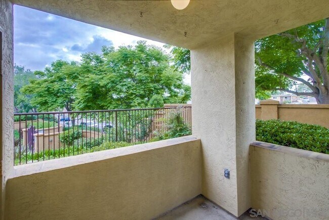 Building Photo - 2-bed, 2-bath Condo in San Diego's Linda Vista/Fashion Valley Area.