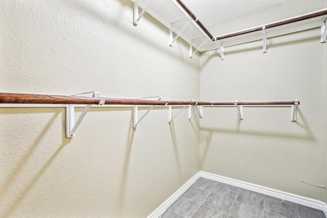 Building Photo - 1605 Lantern Light Dr