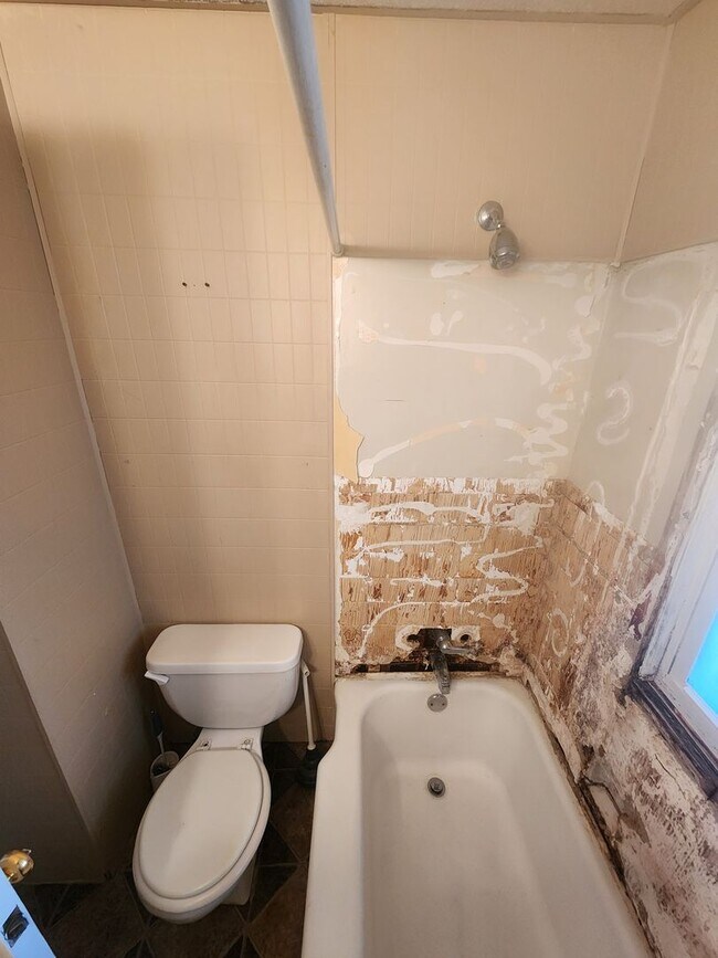 Building Photo - Charming 2bd Home in Roseville- Close to E...