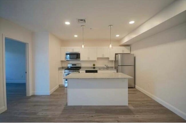 Building Photo - 693 Western Ave