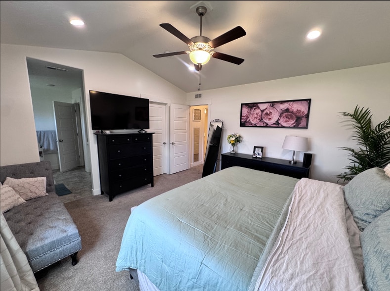 Building Photo - 7571 N Cottage Ln