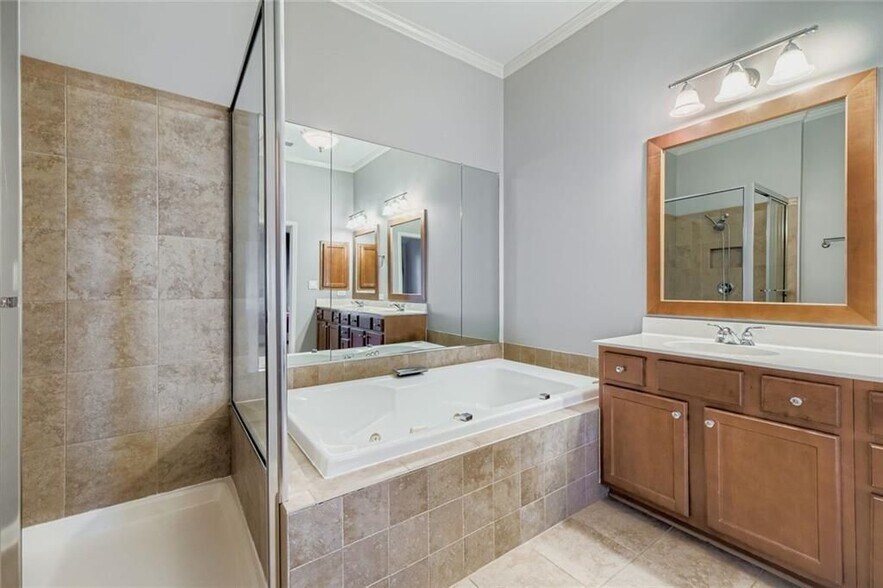 Building Photo - 6414 Queens Court Trace