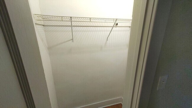 Building Photo - 111 N Center St