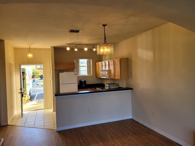 Building Photo - 458 Monroe Cir