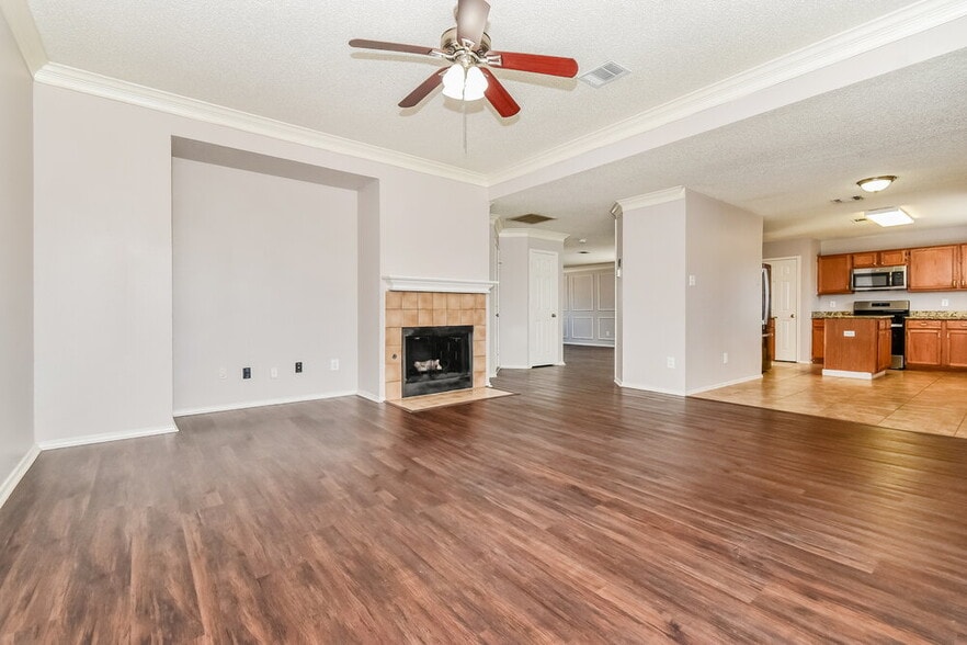 Building Photo - 5909 Iris Dr