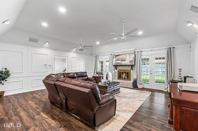 Building Photo - 4 Bedroom 3.5 bath in Greenacres