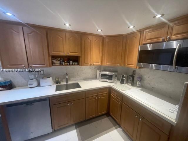 Building Photo - 500 Bayview Dr