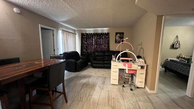 Building Photo - 1524 SE Royal Green Cir