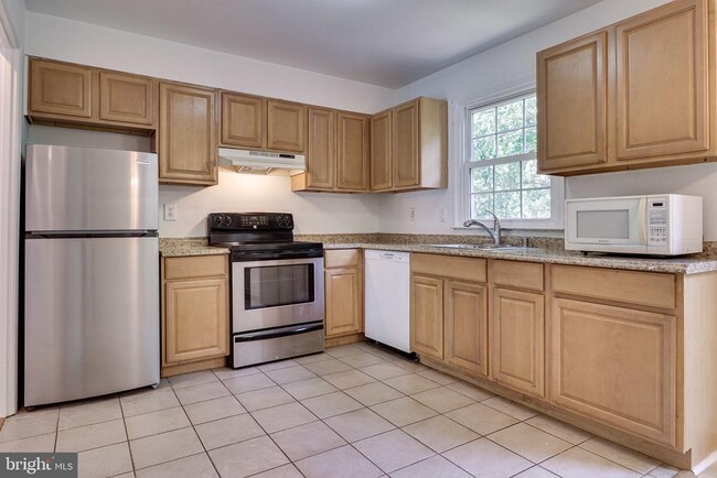 Building Photo - 9911 Whitewater Dr