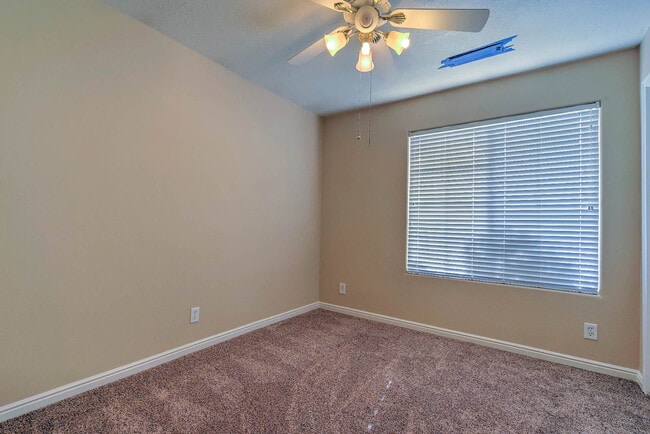 Building Photo - Beautiful Home in Green Valley