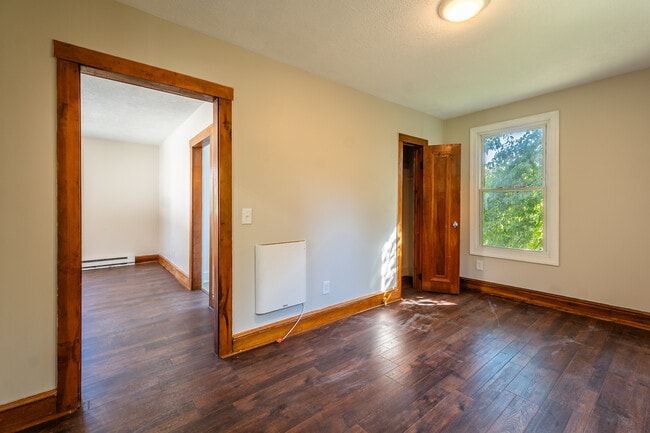 Building Photo - 610.5 Russell St